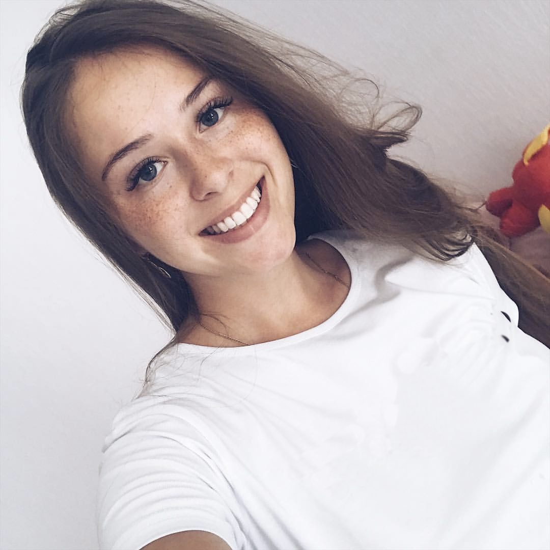 Mature25Anna 5'3 or under(160cm),Tall,Blonde,German,Red